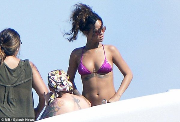 rihanna4